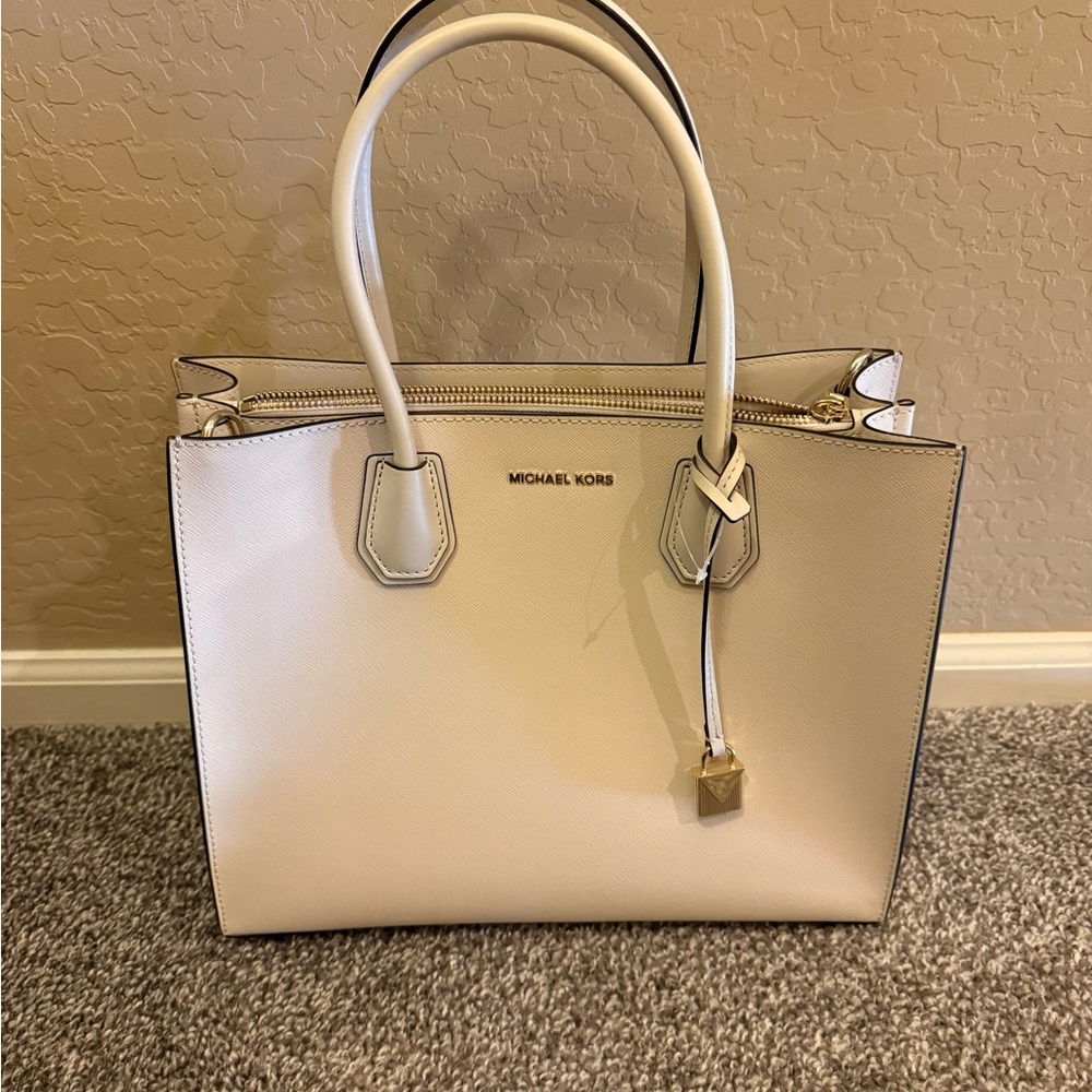 *NWT Michael Kors Cream Leather Tote Bag